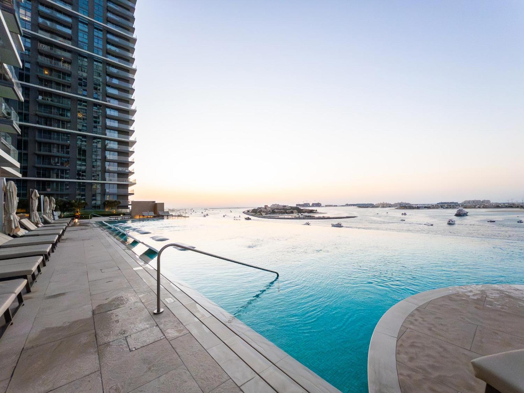 Beachfront, Perfect Sea View, Private Access, 2-bdr Apartment *