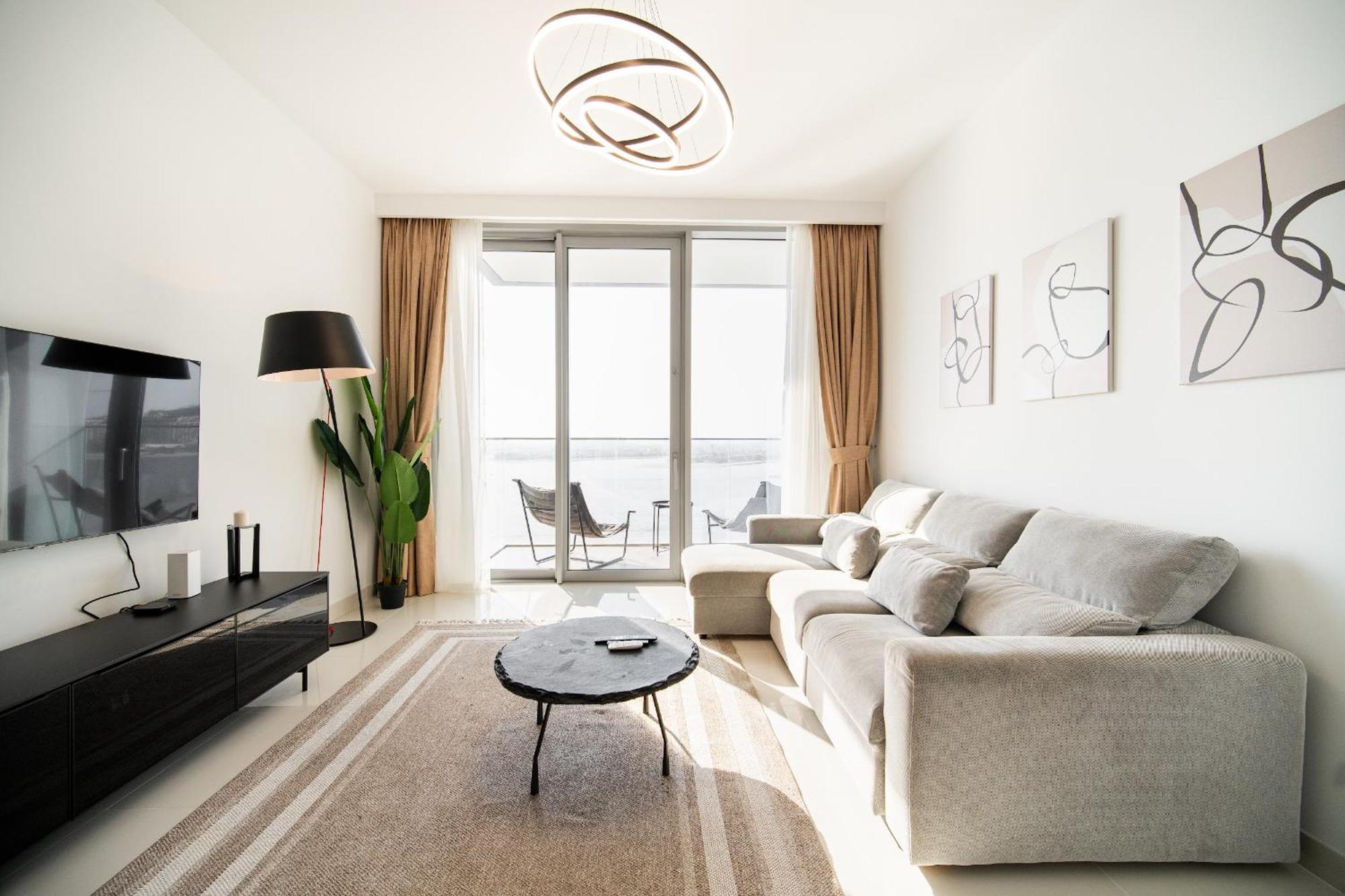 Apartment Beachfront, Perfect Sea View, Private Access, 2-bdr Dubai